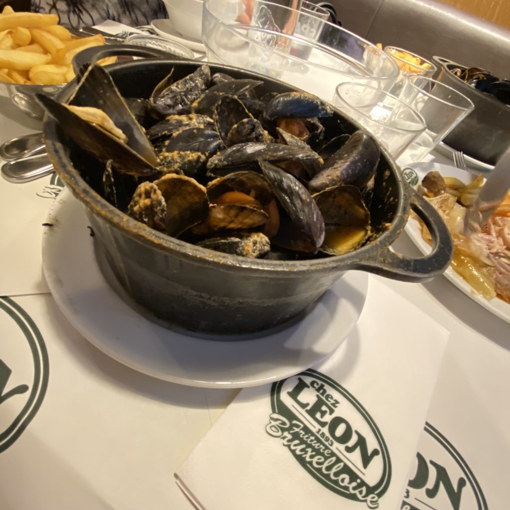 Chez Leon Restaurant dans le Centre de Bruxelles (c) Pierre Halleux , Moules Frites