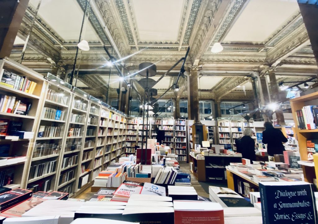 Librairie Topisisme dans les Galleries Royales à Bruxelles (c) Pierre Halleux